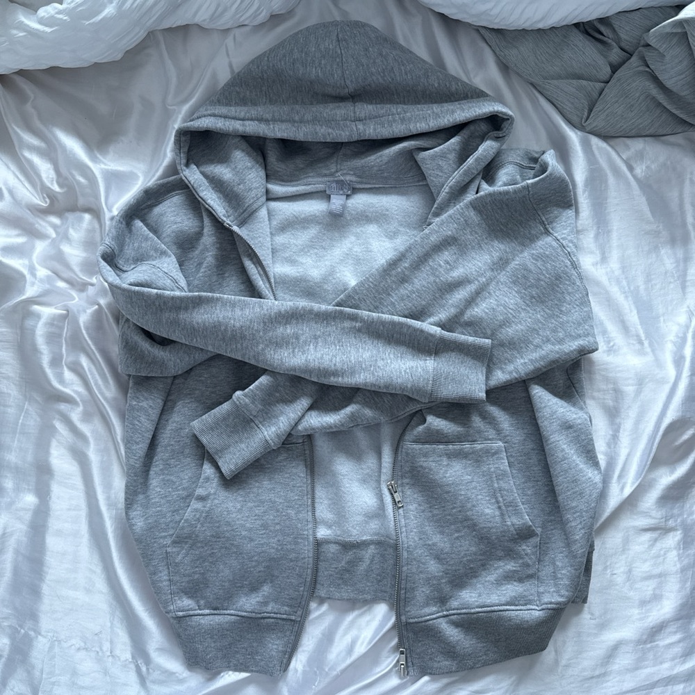 Tilly's Heather Gray Zip Up Hoodie